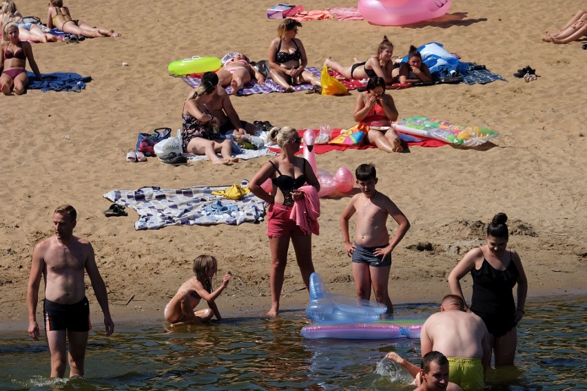 Plaża w Bondarach przyciąga tłumy plażowiczów. Zobacz...