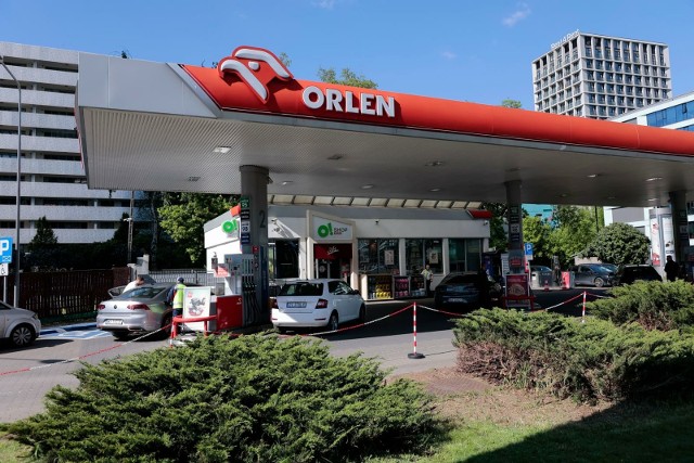 Podczas majówki 2024 na Orlenie zatankujemy taniej. Ile zapłacimy za litr benzyny?