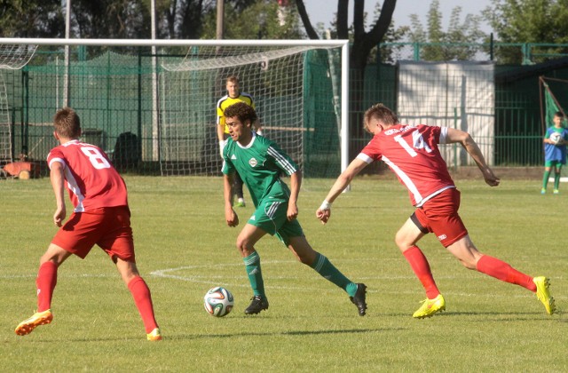 Brazylijski napastnik Radomiaka, Rossi Leandro (w środku) wraca do składu radomskiego zespołu na mecz z Sokołem Aleksandrów Łódzki.