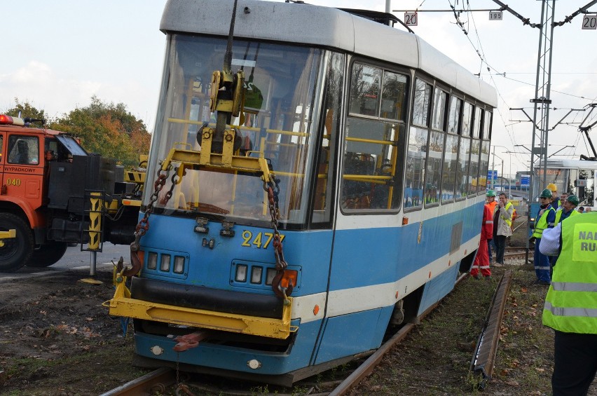 Leśnica bez tramwajów. Torowisko na Kosmonautów było zamknięte [ZDJĘCIA]