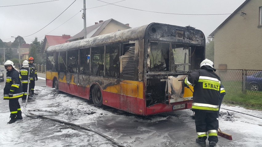 Pożar autobusu komunikacji miejskiej. "Palił się jak pochodnia" [ZDJĘCIA]