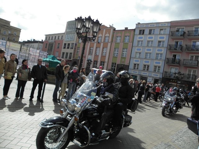 Parada motocykli na rynku robi wrażenie