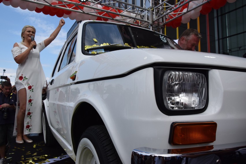 Niesamowity Maluch dla Toma Hanksa: Fiat 126p specjalnie dla aktora. Jest piękny