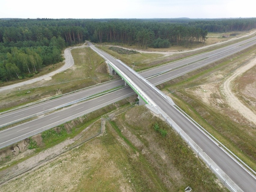 Jak przebiegają prace przy budowie drogi S6 na odcinku...