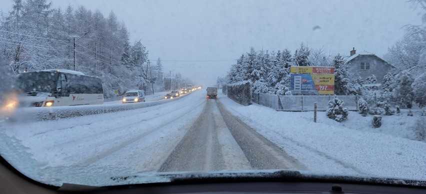 Śnieżyca na Podkarpaciu, trudne warunki na drogach w regionie [ZDJĘCIA INTERNAUTÓW]