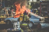 Strażacy gasili samochód na Wrak Race Uniwerstal Białystok (zdjęcia)
