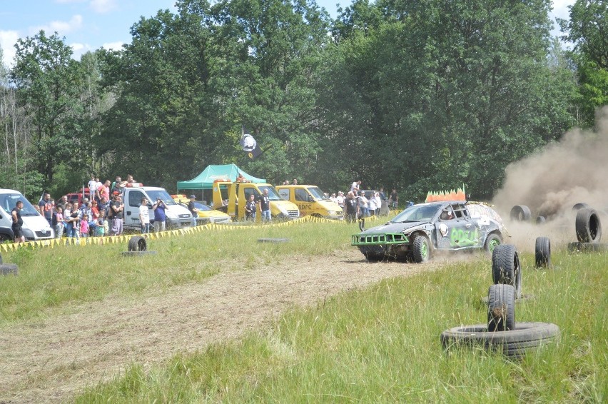 Wraki ścigały się w tumanach kurzu [FOTO]