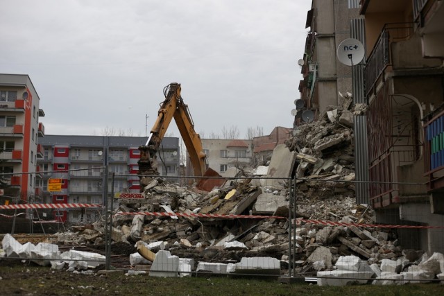 Wyburzanie bloku w Bytomiu, w którym doszło do wybuchu gazu