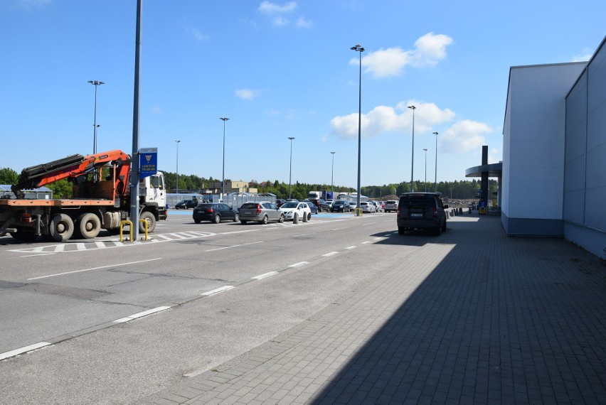 To właśnie na tym parkingu dochodzi do kradzieży.