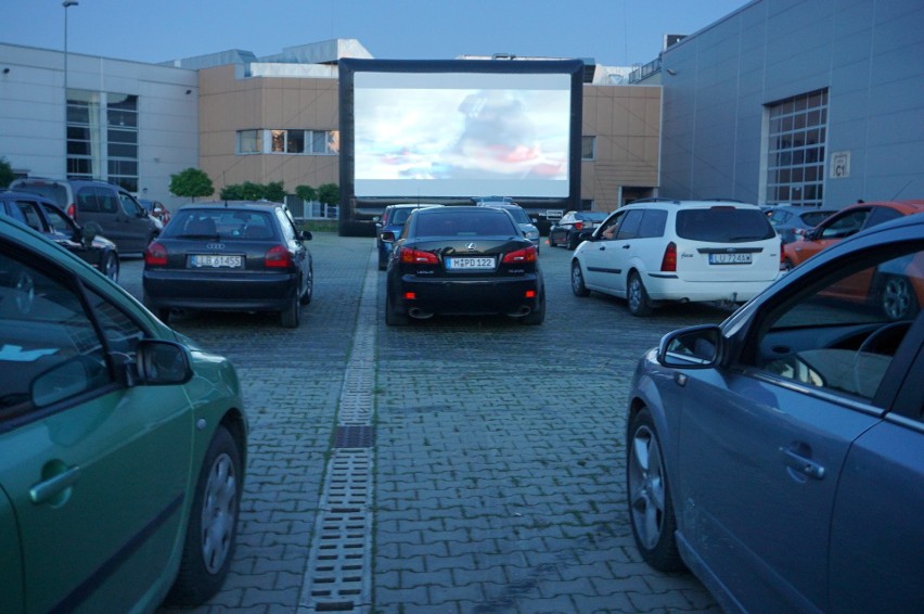 Pierwszy seans w kinie samochodowym w Lublinie. Zobacz zdjęcia