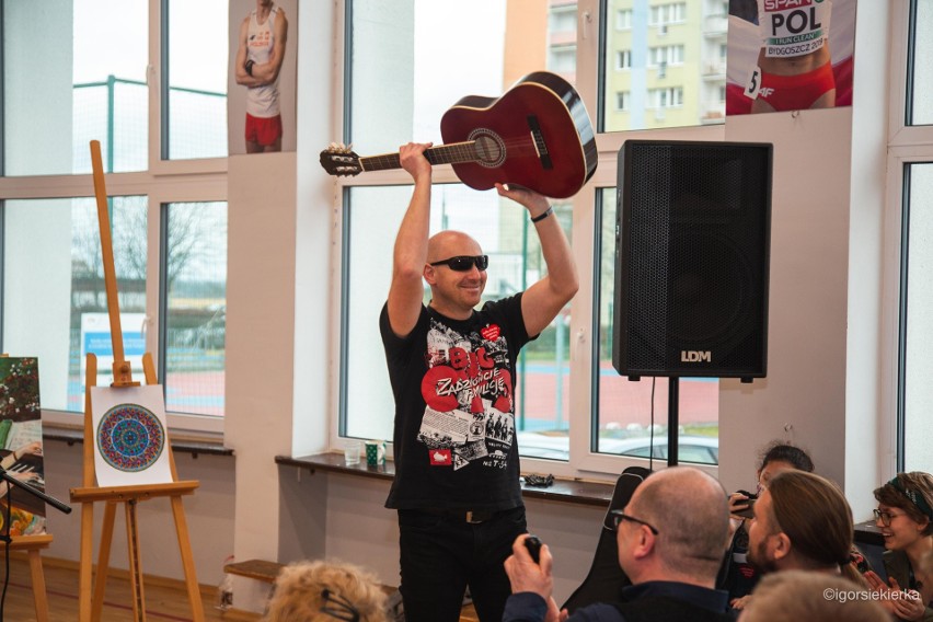 IX Liceum Ogólnokształcące w Bydgoszczy zagrało dla WOŚP [zdjęcia]