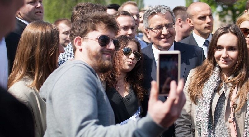 Bronisław Komorowski w Łodzi. Słitfocia z prezydentem