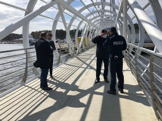 Należy pamiętać, że zaostrzony reżim sanitarny w powiecie słupskim obowiązywać będzie od soboty, 3 października. Obostrzenia dotkną wszystkie gminy, w tym Ustkę.