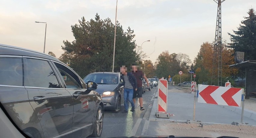 Remonty dróg w Łodzi a... łamanie przepisów. "Szeryf" z ul. Paradnej zatrzymał piratów drogowych