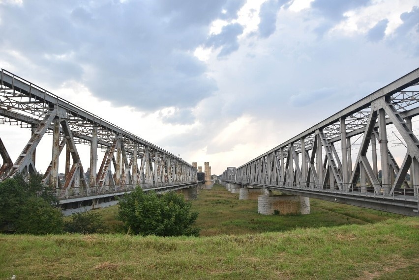 Mieszkańcy Lisewa Malborskiego nie będą mogli chodzić wzdłuż mostu kolejowego. PKP PLK nie pozostawiają złudzeń