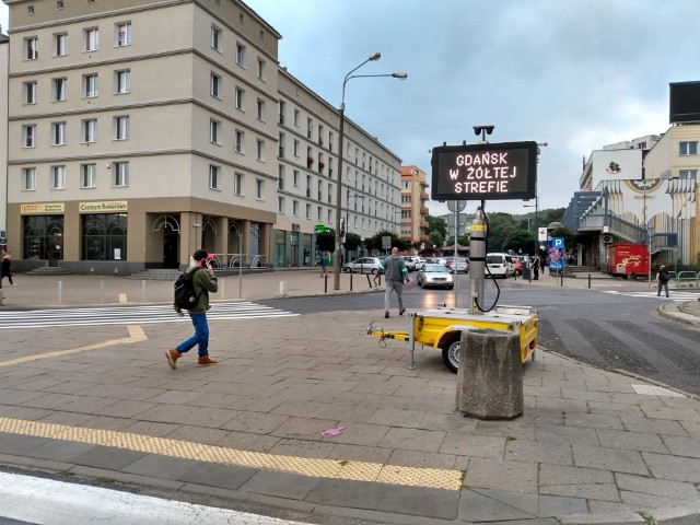 Gdańsk w żółtej strefie od 3.10.2020 r. Przypominają o tym specjalne komunikaty