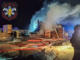 Pożar tartaku w Aleksandrowie w gminie Jedlnia-Letnisko. Straty oszacowano na ponad milion złotych!