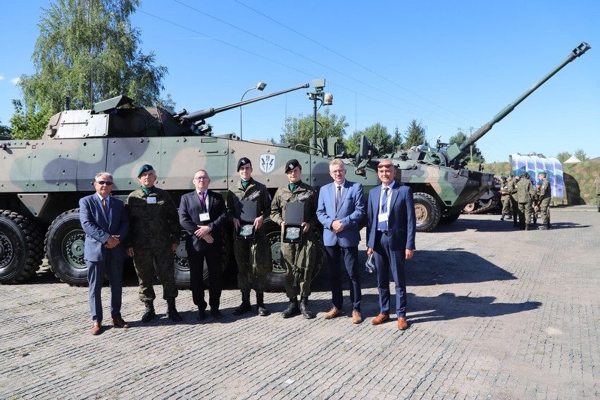 Koneccy strzelcy wyróżnieni przez ministra obrony podczas Międzynarodowego Salonu Przemysłu Obronnego w Targach Kielce