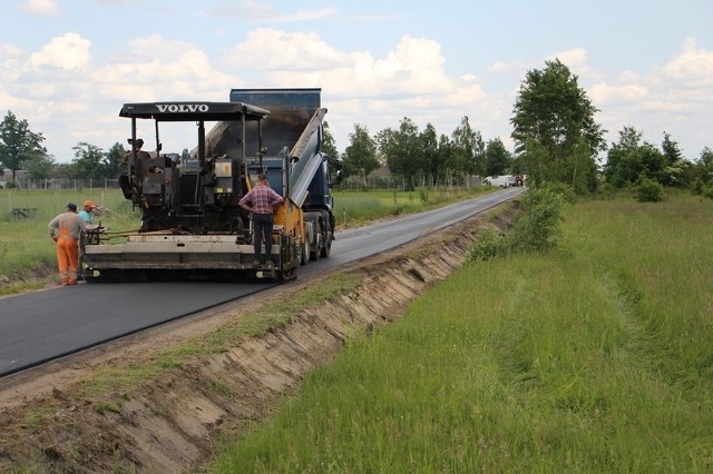 Kończy się przebudowa drogi Sewerynów-Kaszewska Wola.
