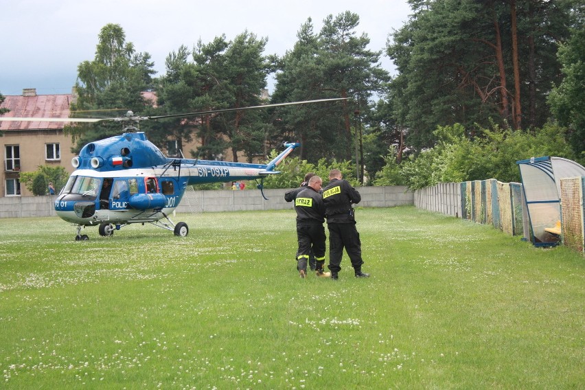 Policjanci z Łodzi odnaleźli staruszkę zaginioną w lesie [ZDJĘCIA]