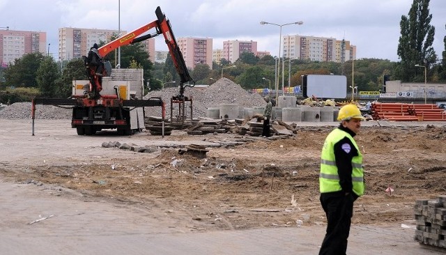 W czwartek, 15 października kupcy chcą w tym miejscu wmurować kamień węgielny pod przyszłe centrum handlowo-usługowe.