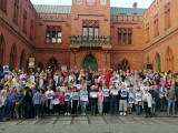 Protest w obronie wolnych mediów przed kołobrzeskim ratuszem [ZDJĘCIA]