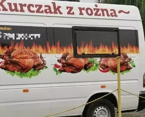 "Kurczak z rożna" to popularny wśród bydgoszczan food truck na ulicy Fordońskiej