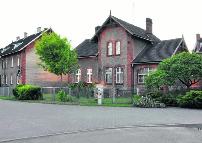 W tym kolejarskim domu mieszkali państwo Jurkowscy do 1935...