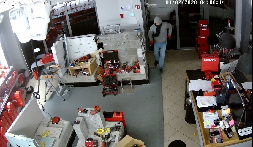 Trzej złodzieje włamali się do sklepu przy Wróblewskiego w...