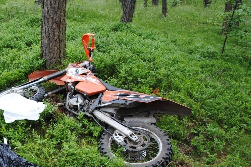 Myszków : Wypadek motocyklisty w gminie Niegowa. Zginął na miejscu [ZDJĘCIA]