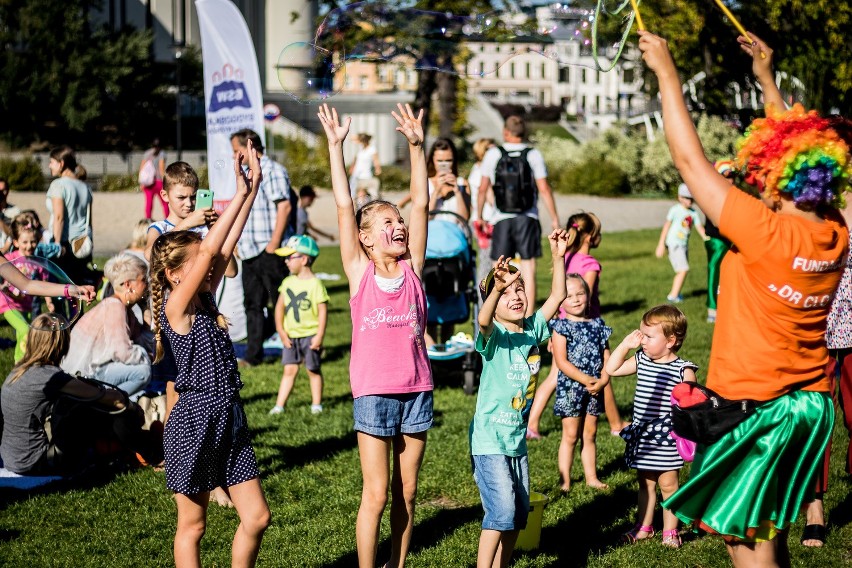 Piknik fundacji Dr Clown na Wyspie Młyńskiej 