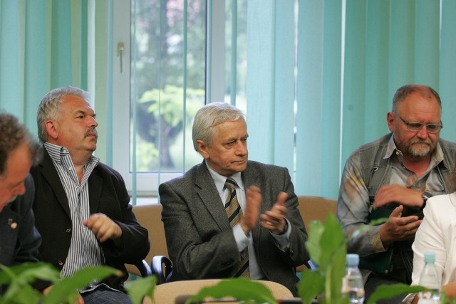 Od lewej Witold Misiak, wiceprezes MKS Flota i Edward Rozwałka, prezes Klubu.