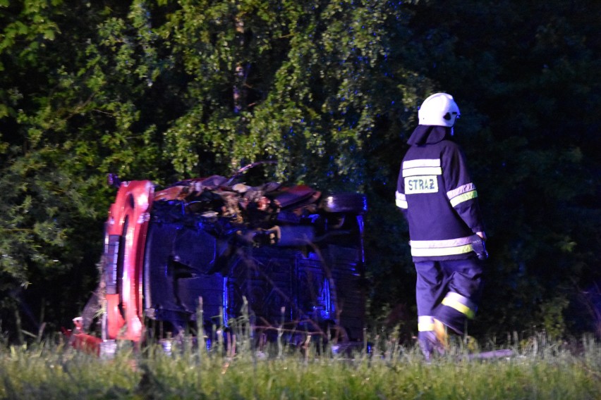 Wypadek między Bielanką a Łosiem. Zderzyły się dwa samochody. Jest troje poszkodowanych