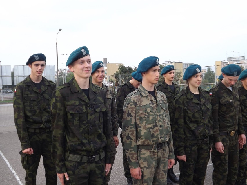Prawie jak w wojsku, czyli obóz klas mundurowych z II SLO im. Halika (zdjęcia)