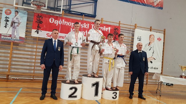 Z sekcji karate w Niekłaniu wystartowało czworo zawodników, w Sandomierzu pokazali się z dobrej strony.