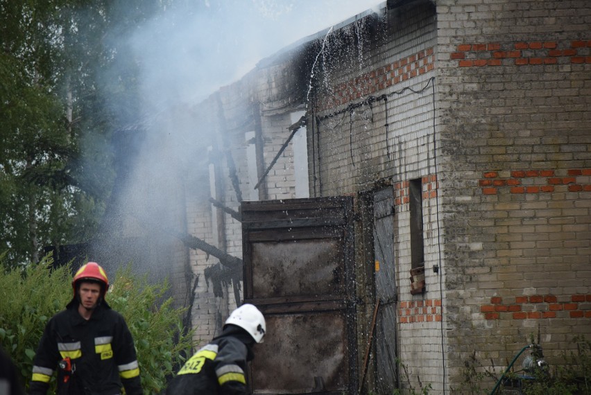 Groźny pożar na ulicy Paszkiewicza w Sieradzu ZDJĘCIA