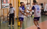 Siatkarskie emocje w Jedlińsku. SPS Radmot pokonał Volley SKK Belsk Duży. Trzeci mecz o awans do trzeciej ligi w niedzielę. Zobacz zdjęcia  