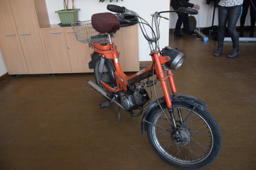 W słupskim mechaniku uczniowie odrestaurują stary motorower w ramach praktyki zawodowej (zdjęcia)