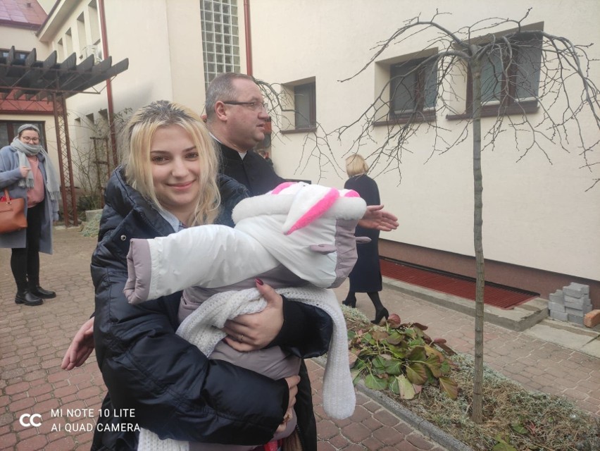 3-miesięczna Sofia dotarła do Piekoszowa z mamą i rodziną ze...