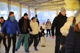 Tłumy w niedzielę na sztucznym lodowisku Na Stadionie w Kielcach 