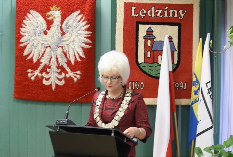 Burmistrz Lędzin oskarżona przez hejterów o fałszowanie...