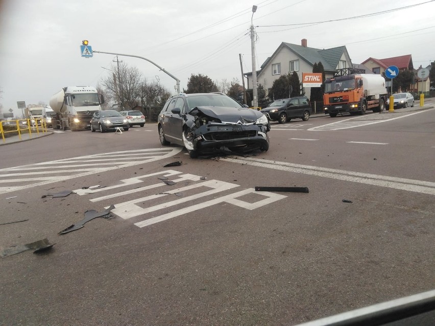 Do zdarzenia dosżło na drodze krajowej nr 65 w Knyszynie.