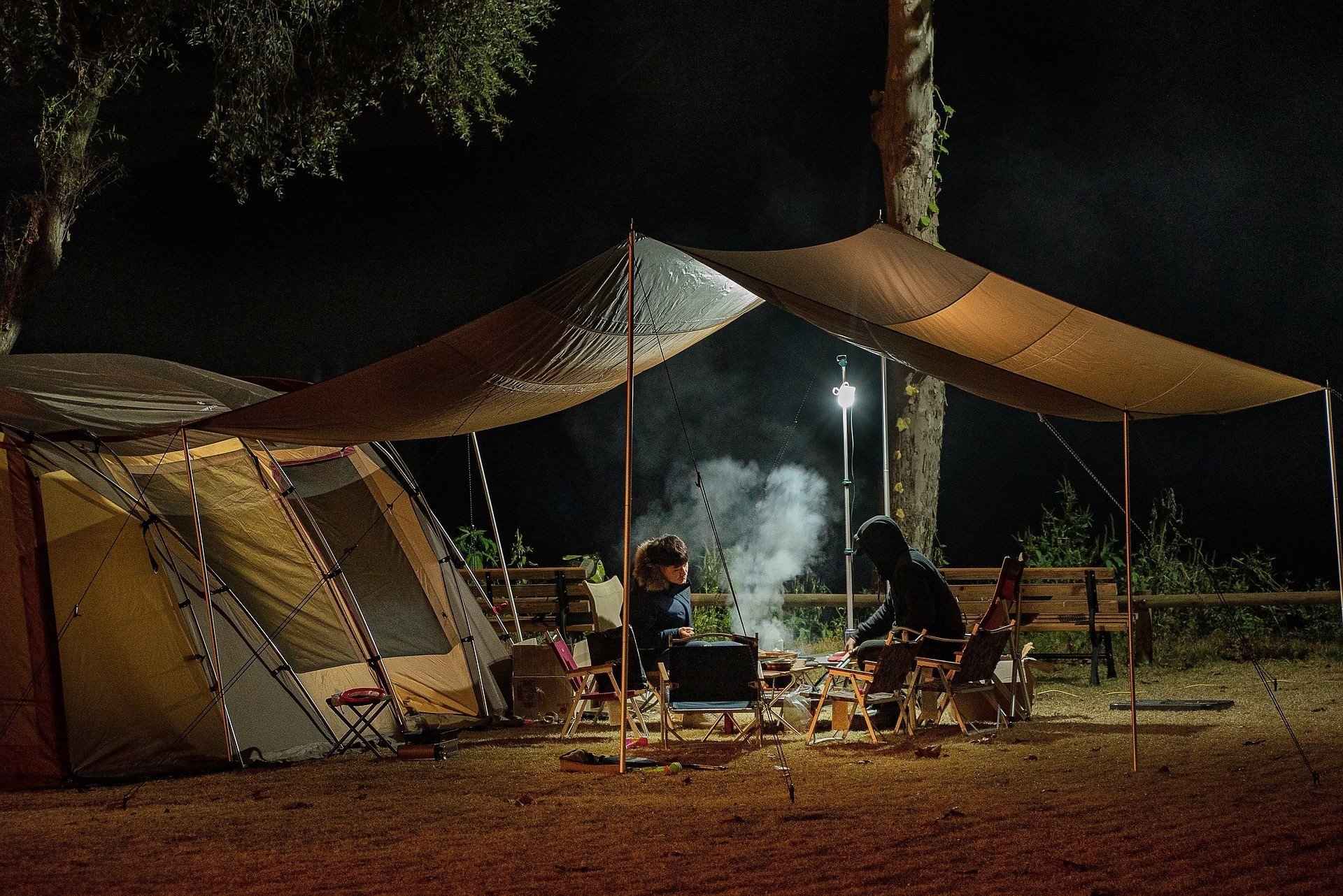 Wyjazd pod namiot, co koniecznie trzeba spakować? | Strona Podróży
