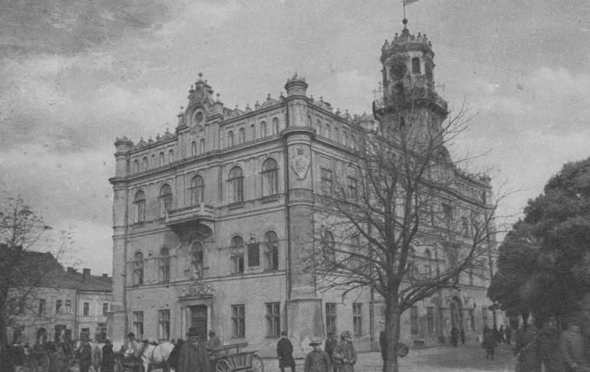 Tak wyglądał ratusz w 1918-1939