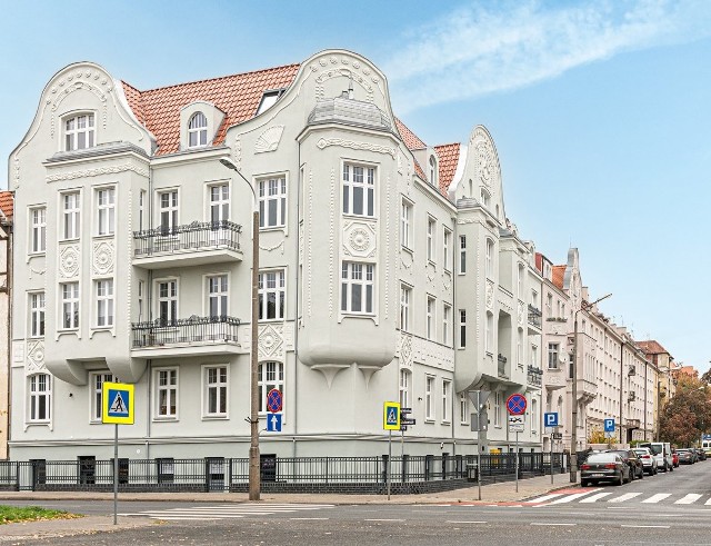 Kamienica przy ul. Paderewskiego 1 w Bydgoszczy otrzymała wyróżnienie w konkursie Fasada Roku 2022 w kategorii „budynek zabytkowy po renowacji”.