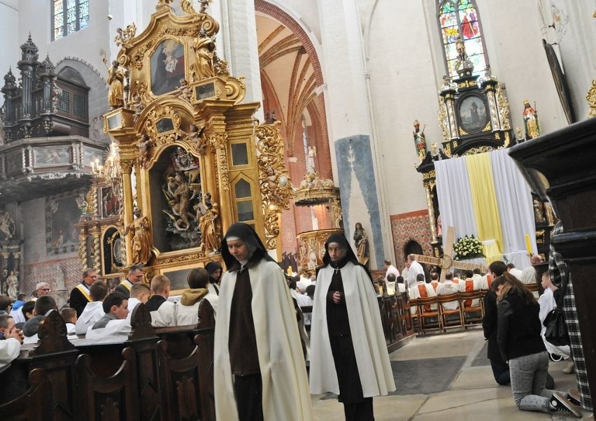 Msza krzyżma świętego celebrowana w kościele katedralnym diecezji toruńskiej