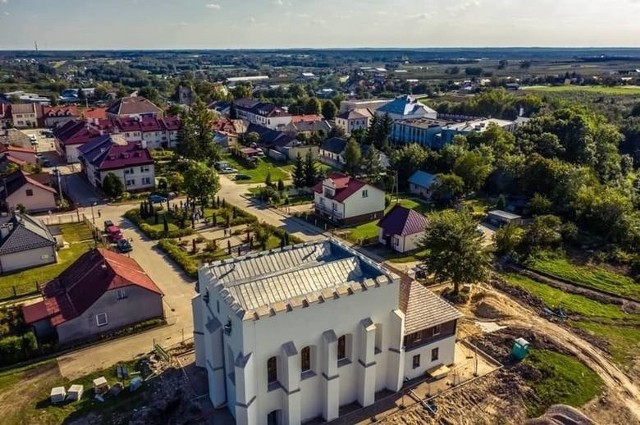 Na kolejnych slajdach sprawdź poszczególne dane demograficzne miasta i gminy Szydłów za 2021 rok >>>