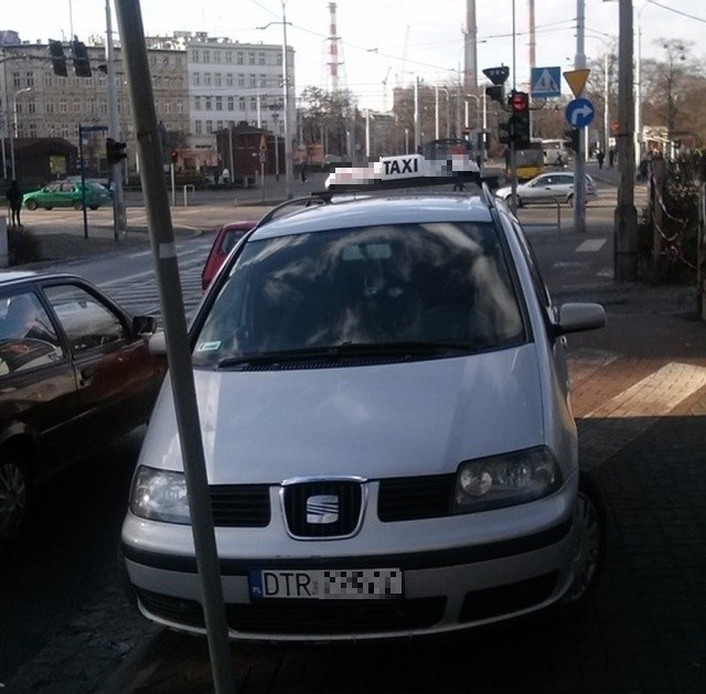 Czytelnik: We Wrocławiu można parkować gdzie popadnie! (ZOBACZ)