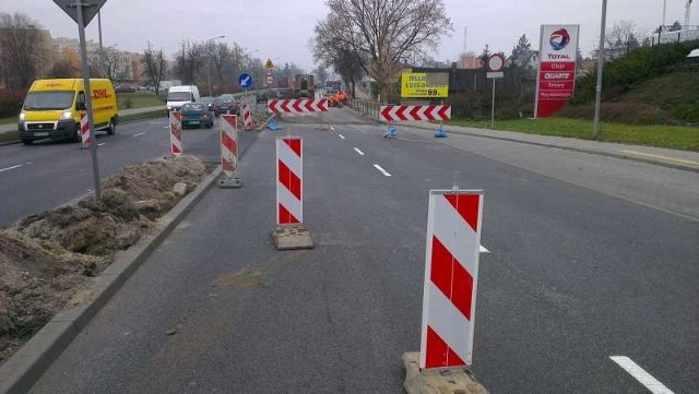 Przygotowywanie nawierzchni zachodniej jezdni Czarnieckiego do montażu czujników rozpoczęły się w listopadzie