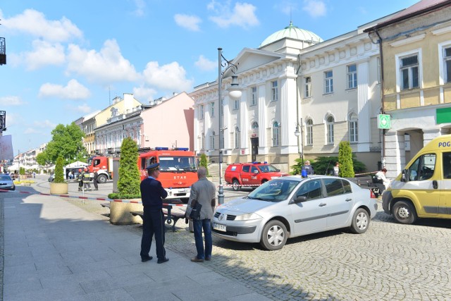 Teren wokół Sądu Rejonowego przy ulicy Żeromskiego 43/45 został zabezpieczony przez policję i Straż Miejską do czasu dokładnego sprawdzenia budynku.